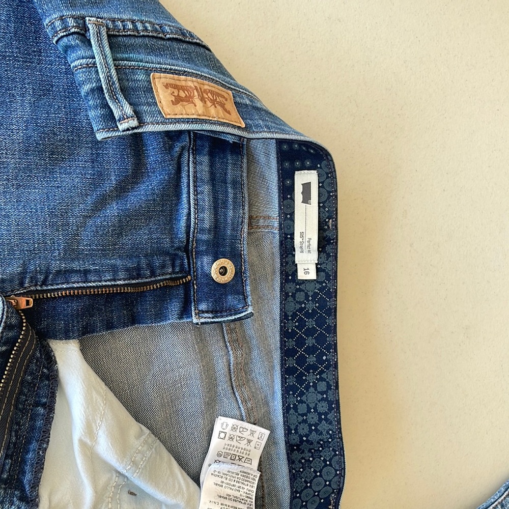 Levi’s perfect fit Straight Leg jeans Size 16